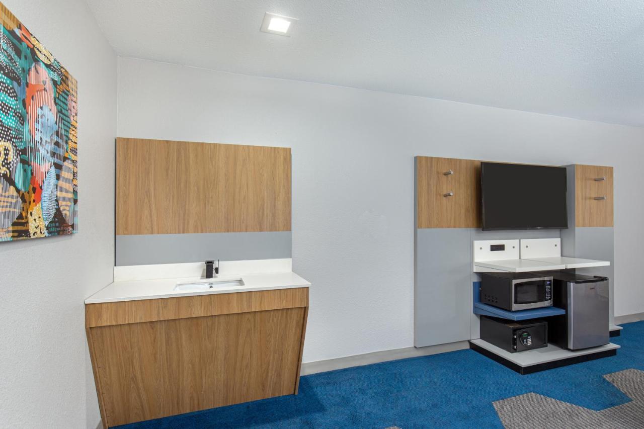 Microtel Inn & Suites By Wyndham Manchester - Newly Renovated Exterior photo
